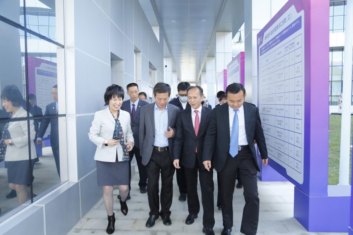 Secretary Zhou of Huangpu District, Guangzhou and Dr. Cui, CEO of Innocare